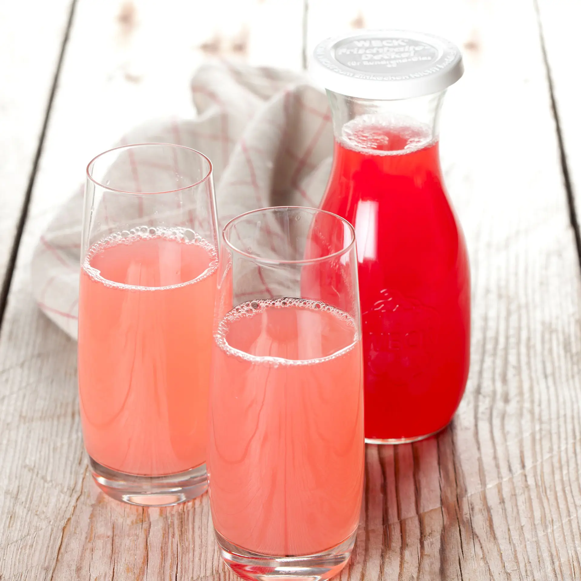 Rabarbersaft til servering 